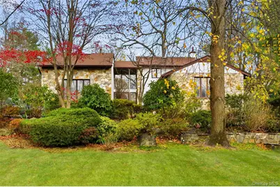 43 Bristol Drive, Manhasset, NY 11030 - Photo 2