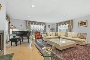 43 Bristol Dr, Manhasset, NY 11030 - Photo 16
