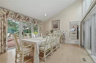 43 Bristol Dr, Manhasset, NY 11030 - Photo 24