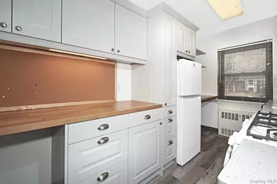 4 Lawrence Drive #C, White Plains, NY 10603 - Photo 14