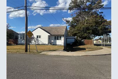 9 Pratt Street, West Babylon, NY 11704 - Photo 2