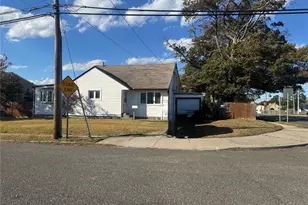 9 Pratt St, West Babylon, NY 11704 - Photo 2