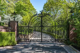 18 Gwynne Rd, Melville, NY 11747 - Photo 2