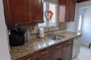 471 Windsor Pl, Oceanside, NY 11572 - Photo 10