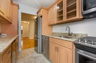 275 Maple Ave, Rockville Centre, NY 11570 - Photo 8