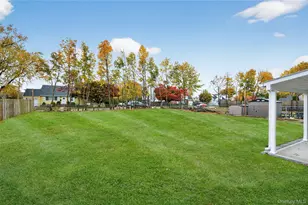 552 Old Country Rd, Plainview, NY 11803 - Photo 20