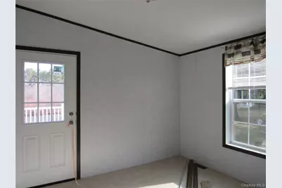 525 57 Riverleigh Avenue #57, Riverhead, NY 11901 - Photo 8