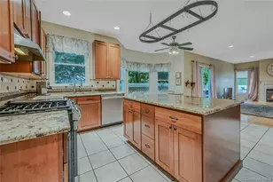 124 Fleets Cove Rd, Huntington, NY 11743 - Photo 14