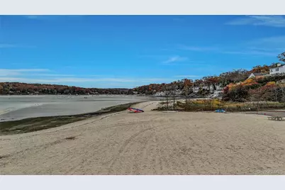 124 Fleets Cove Road, Huntington, NY 11743 - Photo 34