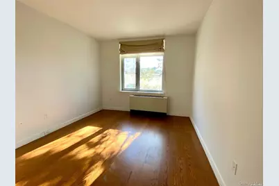 40-28 College Point Boulevard #T2-811, Flushing, NY 11354 - Photo 12