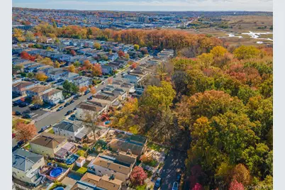 197 Park Drive N, New York, NY 10314 - Photo 34