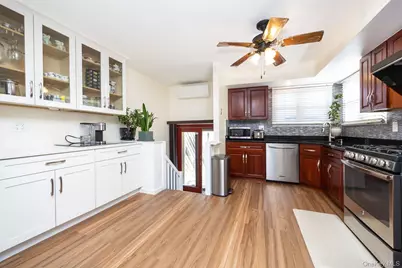 197 Park Drive N, New York, NY 10314 - Photo 16