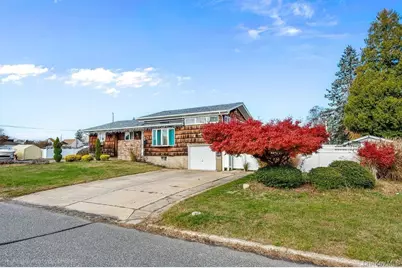 185 Throop Street, West Babylon, NY 11704 - Photo 2