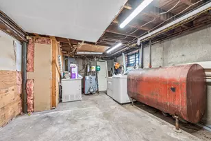 185 Throop St, West Babylon, NY 11704 - Photo 24