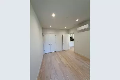 40-09 29th Street #2F, Long Island City, NY 11101 - Photo 8