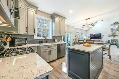 6 Laurel Crescent, Manorville, NY 11949 - Photo 20