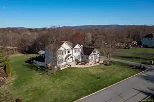 107 Denniston Dr, New Windsor, NY 12553 - Photo 2