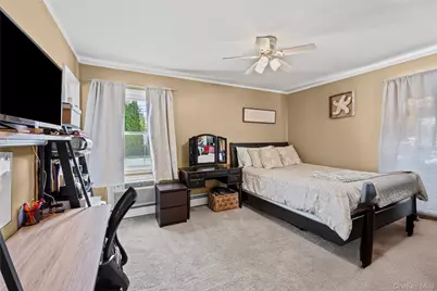 37 Lakeside Avenue, Lake Grove, NY 11755 - Photo 18