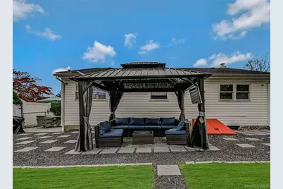 425 Blue Point Road, Farmingville, NY 11738 - Photo 26