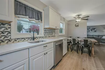 425 Blue Point Road, Farmingville, NY 11738 - Photo 10