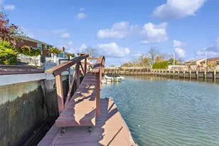 2729 Shore Dr, Merrick, NY 11566 - Photo 22