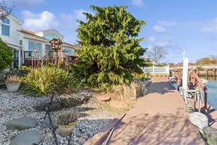 2729 Shore Dr, Merrick, NY 11566 - Photo 24