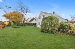 1 Ranch Ln, Levittown, NY 11756 - Photo 18