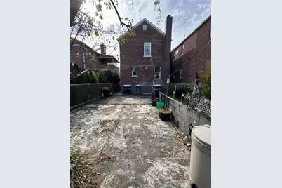 915 E 222nd Street, Bronx, NY 10469 - Photo 2