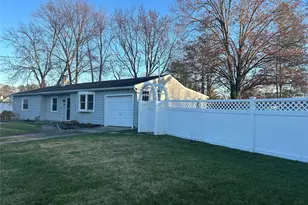 7 Heather Ct, Centereach, NY 11720 - Photo 2