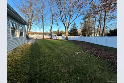 7 Heather Court, Centereach, NY 11720 - Photo 4