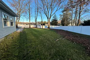 7 Heather Ct, Centereach, NY 11720 - Photo 4