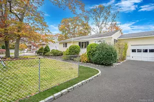 307 Jefferson Dr, Mastic Beach, NY 11951 - Photo 4
