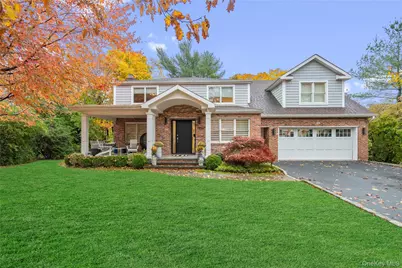 96 Oakdale Lane, East Hills, NY 11577 - Photo 1