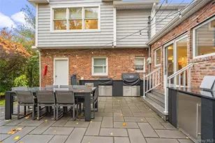 96 Oakdale Ln, East Hills, NY 11577 - Photo 30