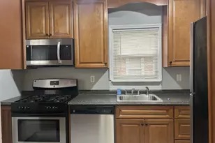 46 Beechwood Ln, New Hyde Park, NY 11040 - Photo 4