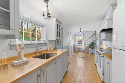 289 E Main Street, Centerport, NY 11721 - Photo 6