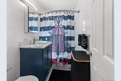 1910 S Pelham Parkway S #3G, Bronx, NY 10461 - Photo 18