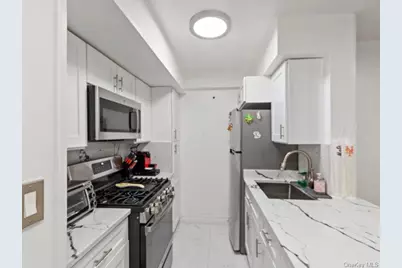 1910 S Pelham Parkway S #3G, Bronx, NY 10461 - Photo 10