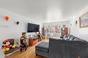 1910 S Pelham Parkway S, Bronx, NY 10461 - Photo 2