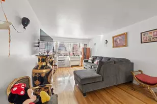 1910 S Pelham Parkway S, Bronx, NY 10461 - Photo 4