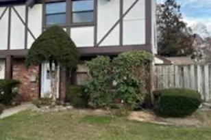 2 Williamsburg Ct, Ridge, NY 11961 - Photo 2