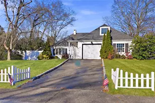 231 Sunflower Ln, Islandia, NY 11749 - Photo 2