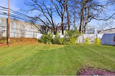 231 Sunflower Lane, Islandia, NY 11749 - Photo 32