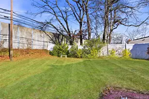 231 Sunflower Ln, Islandia, NY 11749 - Photo 32