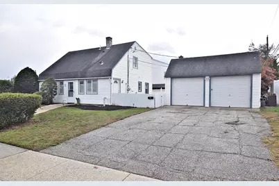 87 Parkside Drive N, Levittown, NY 11756 - Photo 2