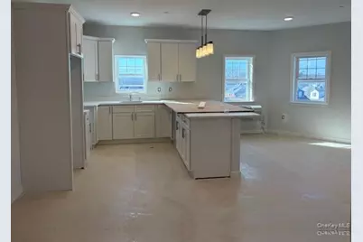 227 4th Avenue #306E, Bay Shore, NY 11706 - Photo 2