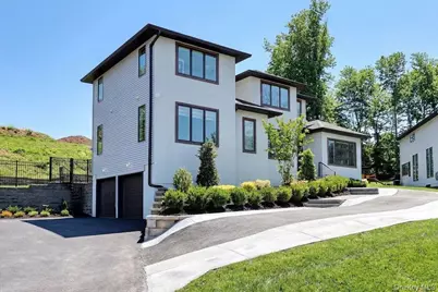 13 Autumn Court, Airmont, NY 10901 - Photo 2