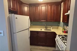 124 Smith St, Freeport, NY 11520 - Photo 2