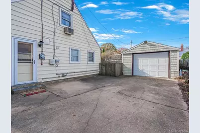 140 Jerusalem Avenue, Levittown, NY 11756 - Photo 16