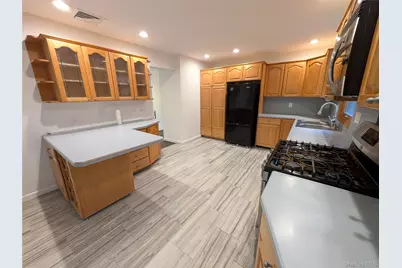 29 Astor Place, Monsey, NY 10952 - Photo 2